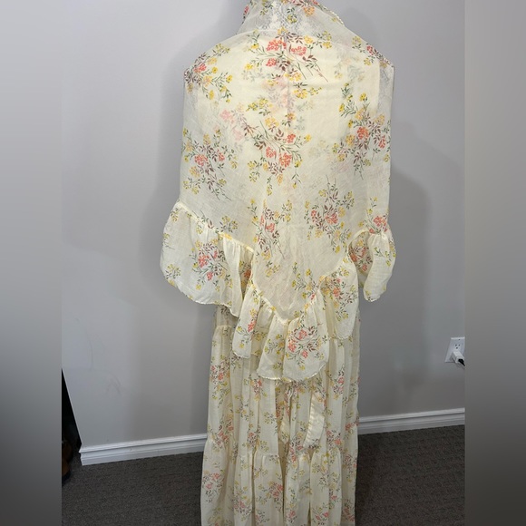 Vintage floral Gunne Sax style maxi dress with tiered skirt and matching shawl - Picture 13 of 15